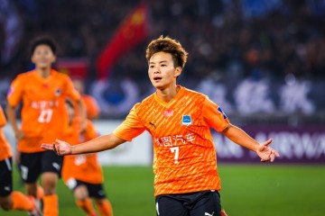 亚冠决赛最后时刻罚进点球!王霜:当时也没多想,抱着球就上了